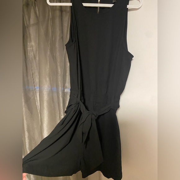Size 12 romper from Banana Republic with the tags still on! - Picture 2 of 5